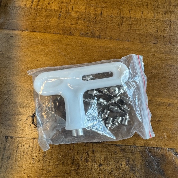 New men’s spike track shoes - Picture 7 of 8